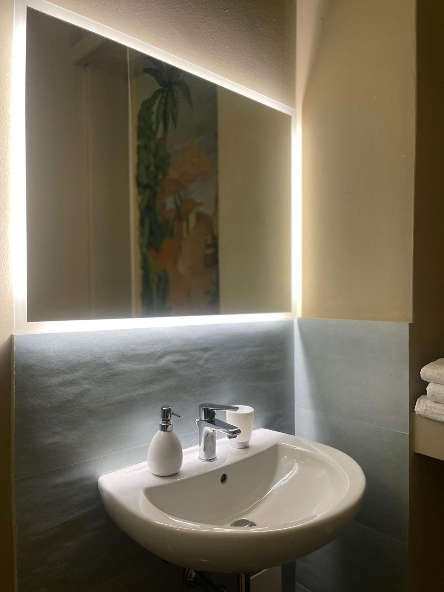 B&B Piazza Duomo Al 55 Voghera Buitenkant foto